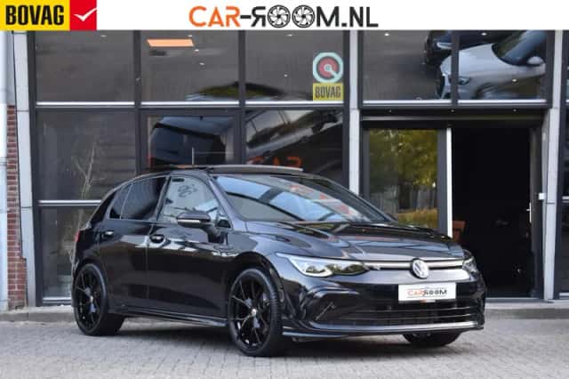 Volkswagen Golf (2024) thumbnail 2