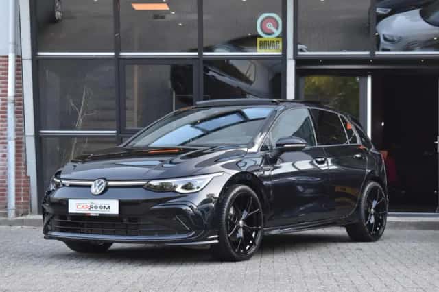 Volkswagen Golf (2024) thumbnail 4