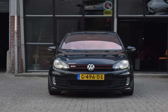 Volkswagen Golf (2011) thumbnail 2