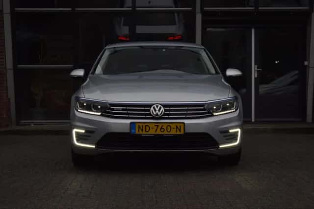 Volkswagen Passat (2016) thumbnail 3
