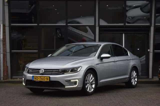 Volkswagen Passat (2016) thumbnail 5