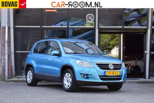 Volkswagen Tiguan (2009) thumbnail 2