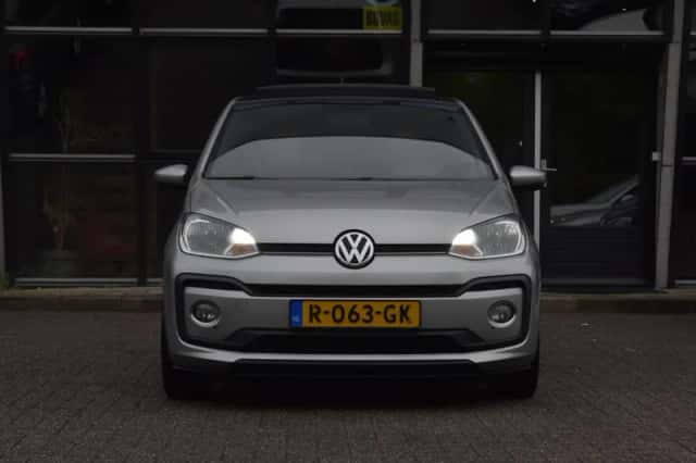 Volkswagen Up! (2018) thumbnail 3