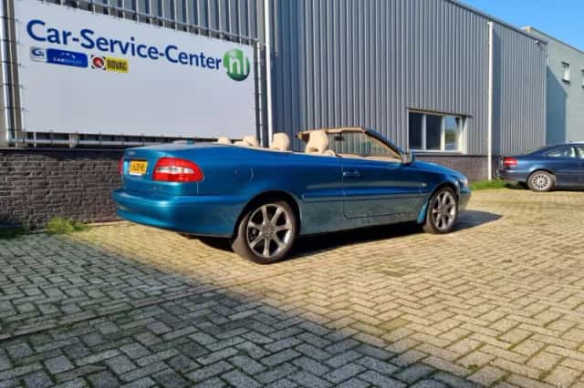 Volvo C70 (2002) thumbnail 2