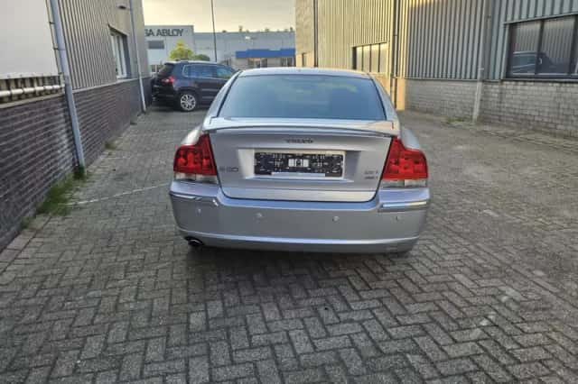 Volvo S60 (2005) thumbnail 3
