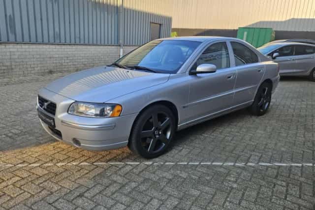 Volvo S60 (2005) thumbnail 5