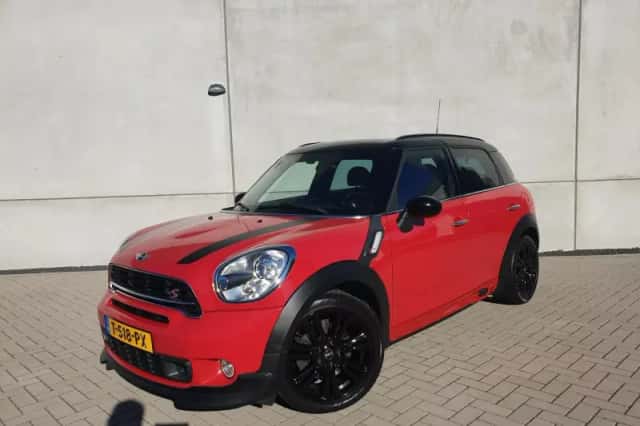 MINI Countryman (2016) thumbnail 3