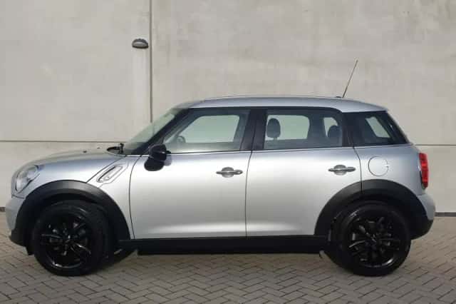 MINI Countryman (2016) thumbnail 2