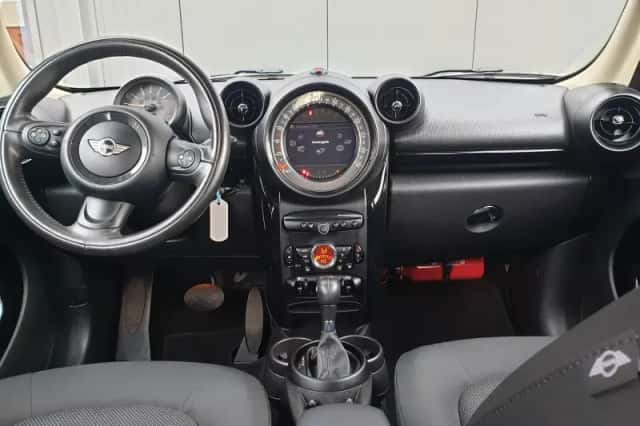 MINI Countryman (2016) thumbnail 3