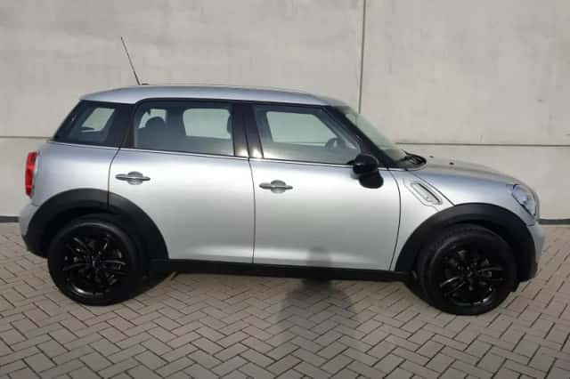 MINI Countryman (2016) thumbnail 4