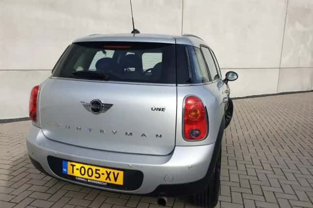 MINI Countryman (2016) thumbnail 5
