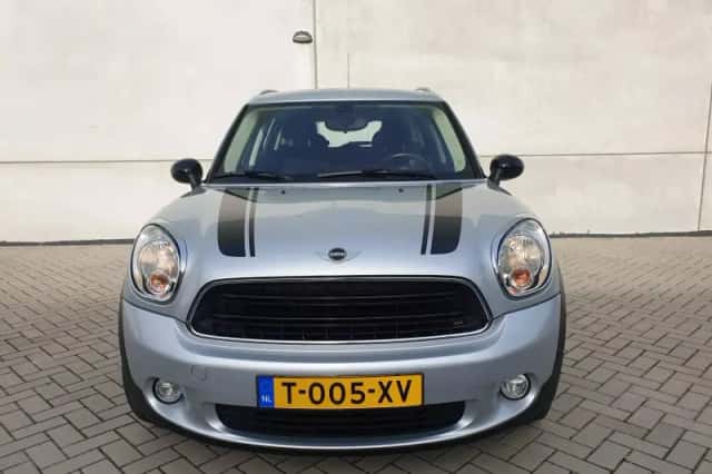 MINI Countryman (2016) thumbnail 6