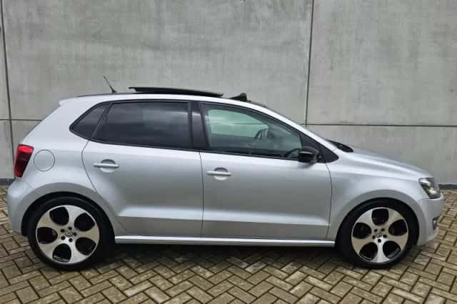 Volkswagen Polo (2012) thumbnail 4