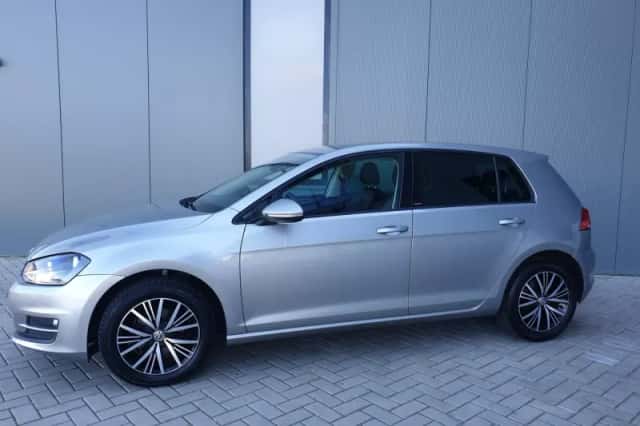 Volkswagen Golf (2016) thumbnail 3
