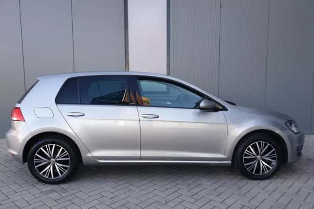 Volkswagen Golf (2016) thumbnail 4