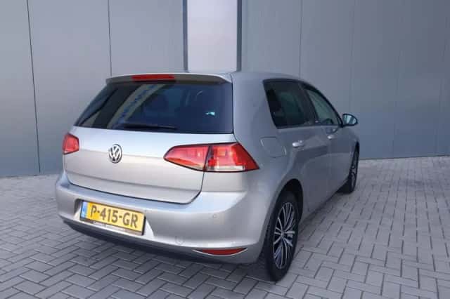 Volkswagen Golf (2016) thumbnail 5