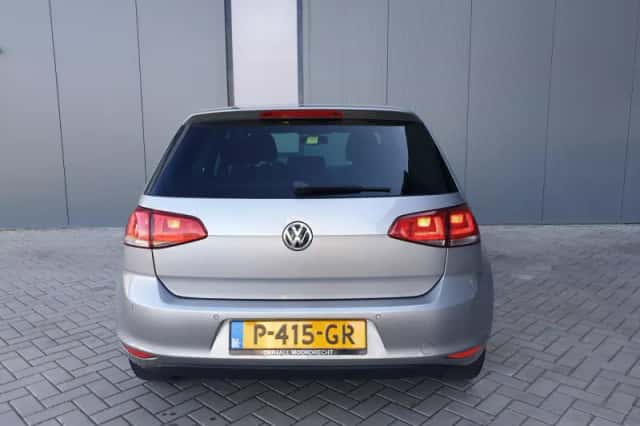 Volkswagen Golf (2016) thumbnail 6