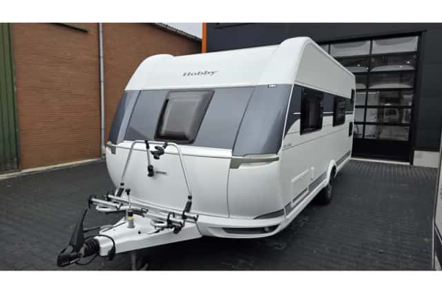 Hobby De Luxe (2021) thumbnail 2