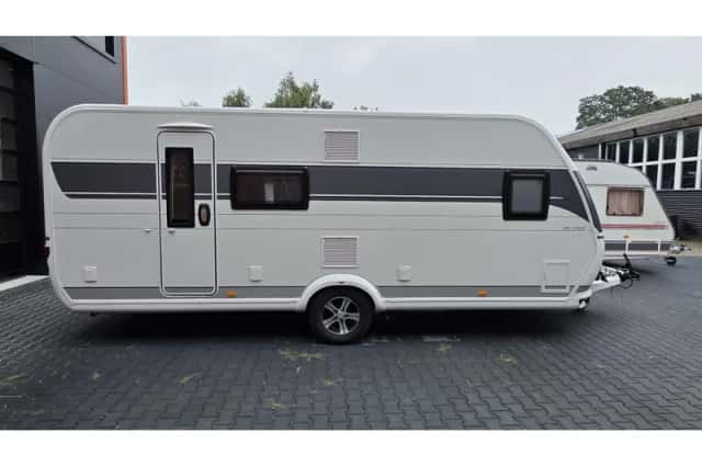 Hobby De Luxe (2021) thumbnail 4