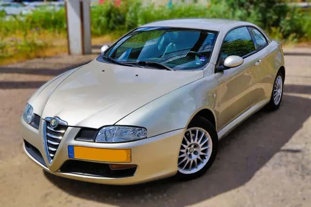 Alfa Romeo GT (2004) thumbnail 1