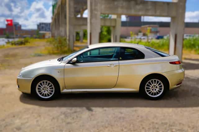 Alfa Romeo GT (2004) thumbnail 5