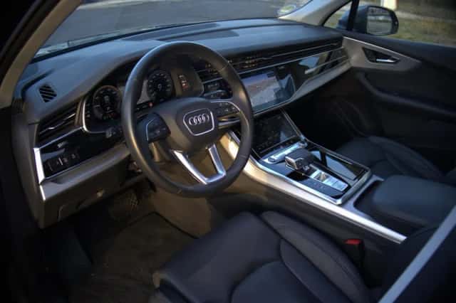 Audi Q7 (2021) thumbnail 3