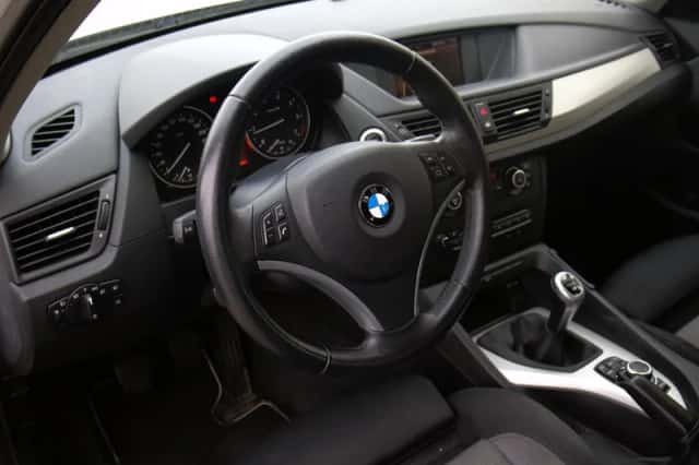 BMW X1 (2011) thumbnail 3