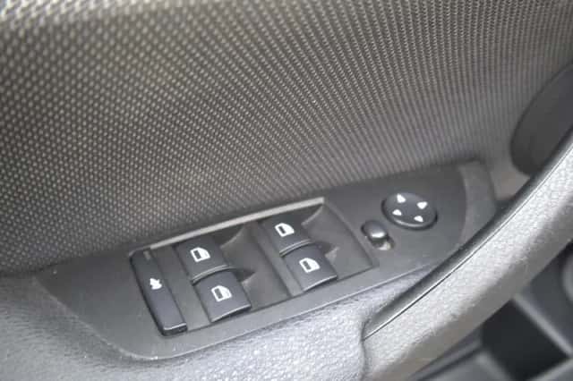 BMW X1 (2011) thumbnail 4