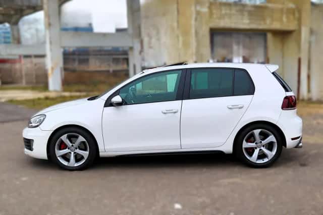 Volkswagen Golf (2010) thumbnail 3