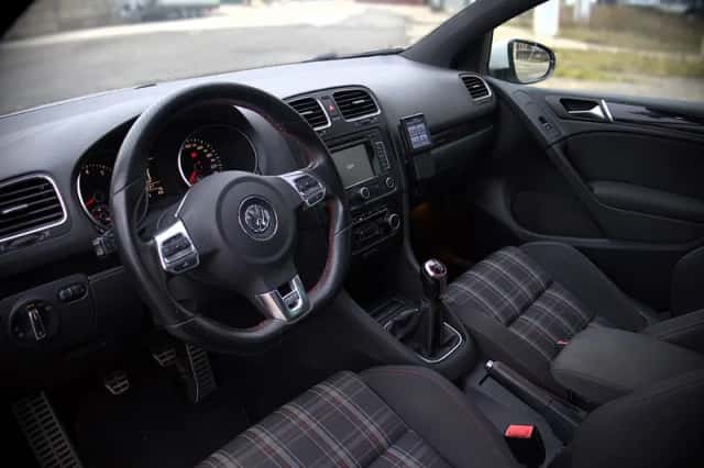 Volkswagen Golf (2010) thumbnail 4