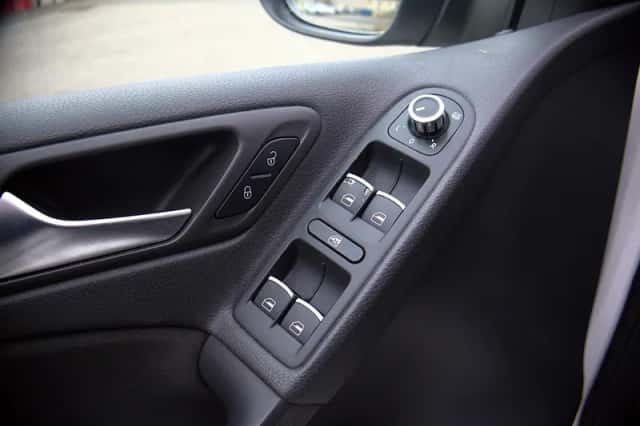 Volkswagen Golf (2010) thumbnail 5