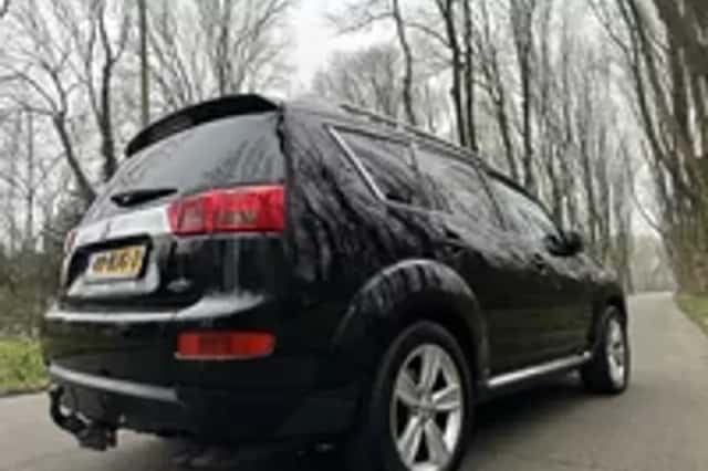 Peugeot 4007 (2010) thumbnail 2