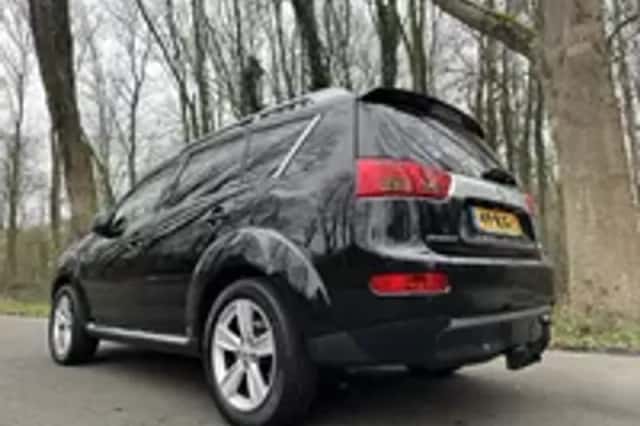 Peugeot 4007 (2010) thumbnail 3