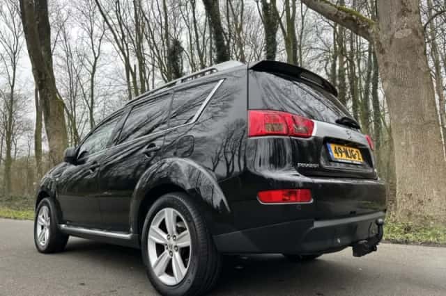 Peugeot 4007 (2010) thumbnail 4