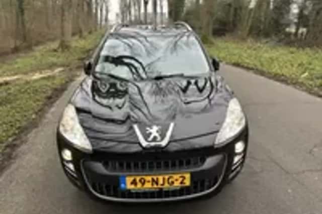Peugeot 4007 (2010) thumbnail 4
