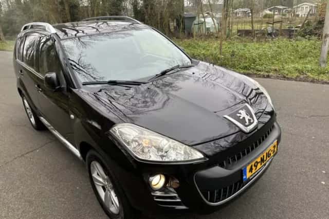 Peugeot 4007 (2010) thumbnail 5