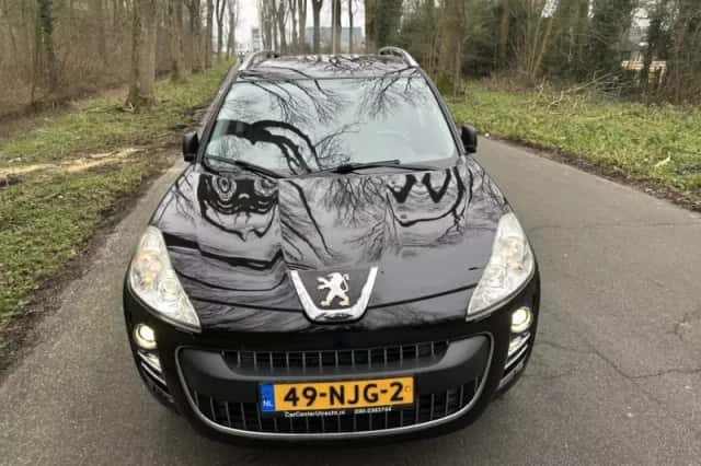 Peugeot 4007 (2010) thumbnail 6