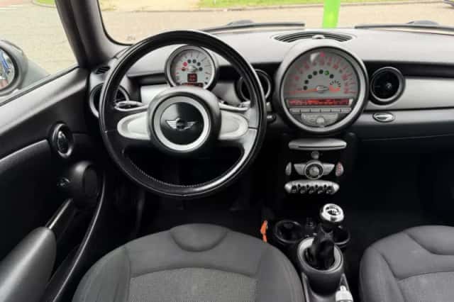 MINI Cooper (2008) thumbnail 2