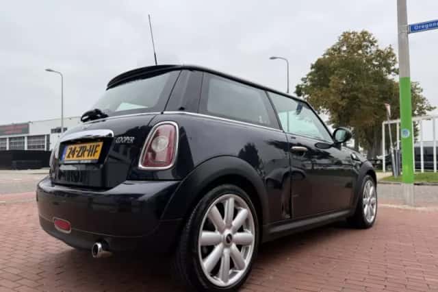 MINI Cooper (2008) thumbnail 3