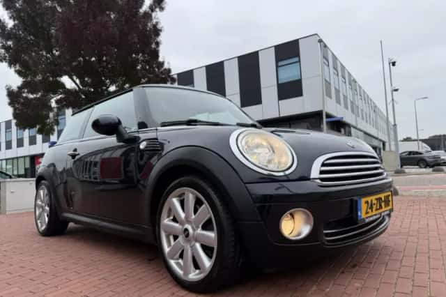 MINI Cooper (2008) thumbnail 6