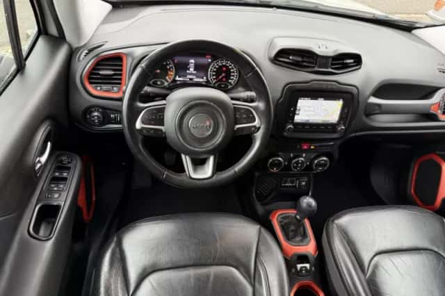 Jeep Renegade (2015) thumbnail 2