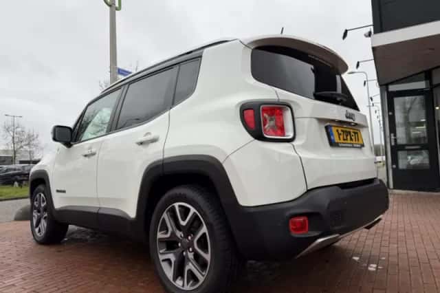 Jeep Renegade (2015) thumbnail 3