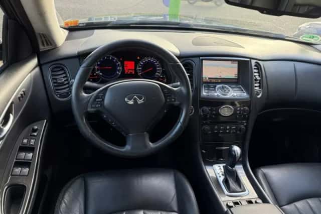 Infiniti EX (2010) thumbnail 2