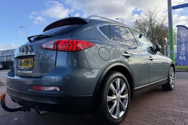 Infiniti EX (2010) thumbnail 4