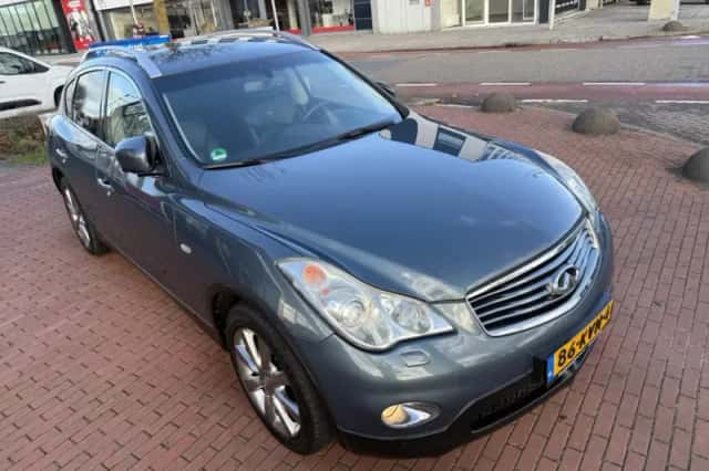 Infiniti EX (2010) thumbnail 5