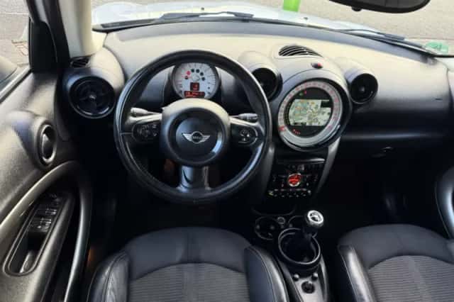 MINI Countryman (2013) thumbnail 2
