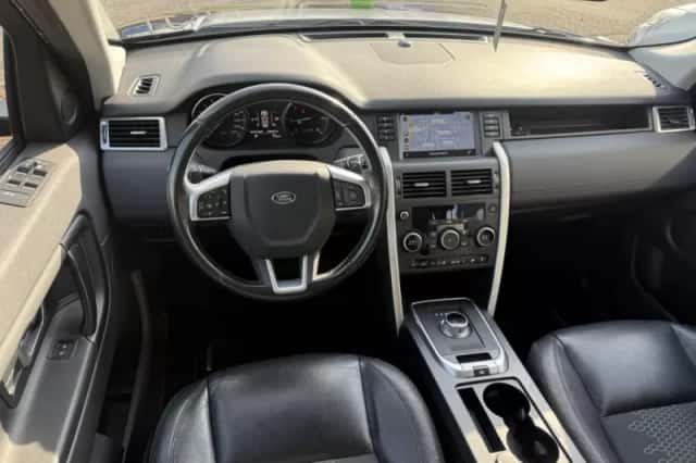 Land Rover Discovery Sport (2016) thumbnail 2
