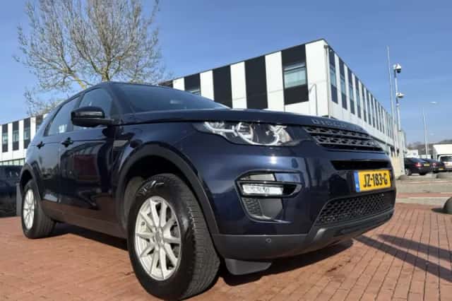 Land Rover Discovery Sport (2016) thumbnail 6