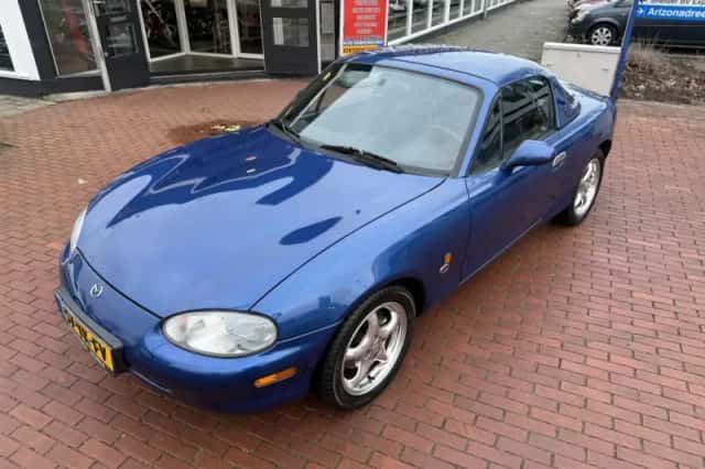Mazda MX-5 (1999) thumbnail 2