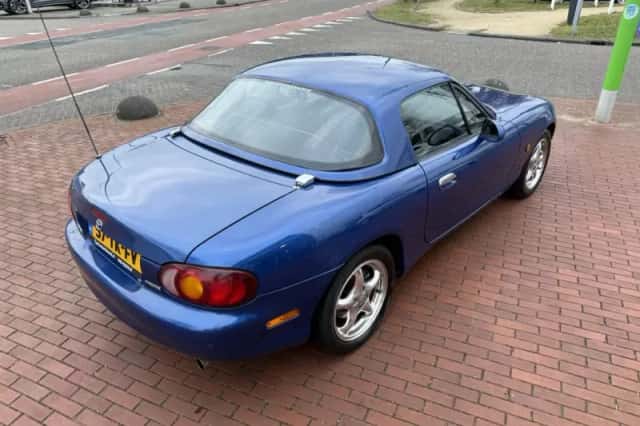 Mazda MX-5 (1999) thumbnail 4